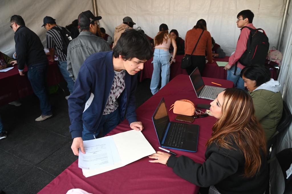 Clara Brugada lanza becas de transporte “Universitarios en movimiento” para estudiantes de&nbsp;CDMX